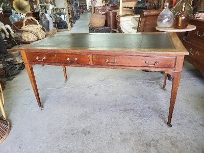 BUREAU 2 TIROIRS PLATEAU CUIR SIGNE MAPLE ET C L PARIS