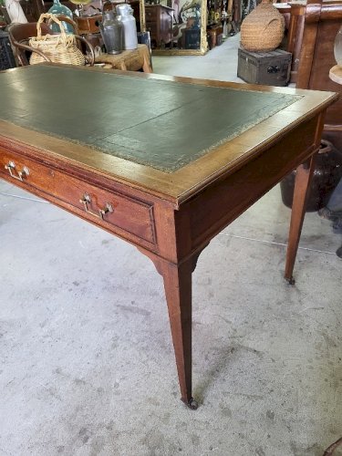BUREAU 2 TIROIRS PLATEAU CUIR SIGNE MAPLE ET C L PARIS