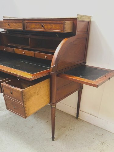 Bureau a cylindre de style Louis XVI en acajou XIX siècle