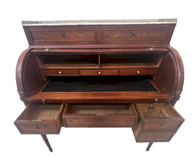 Bureau a cylindre de style Louis XVI en acajou XIX siècle