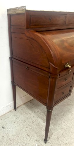 Bureau a cylindre de style Louis XVI en acajou XIX siècle