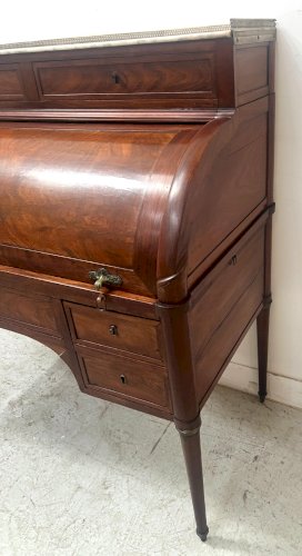 Bureau a cylindre de style Louis XVI en acajou XIX siècle