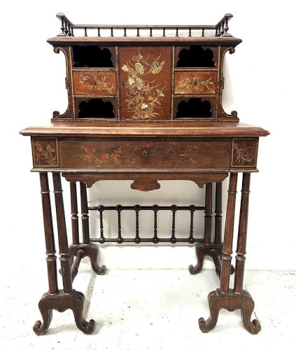 Bureau a gradins en bois décoré de pyrogravures XIX siècle