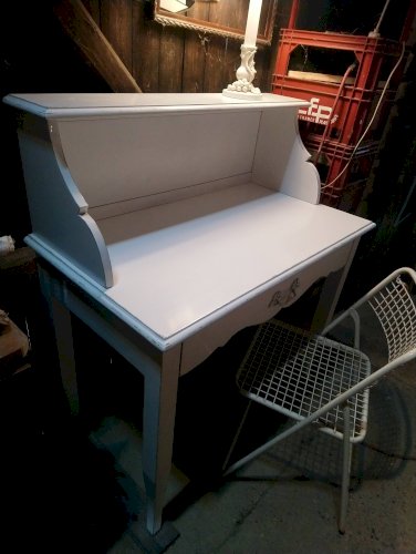 Bureau bois laqué blanc.