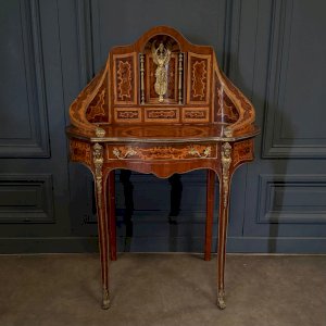 Bureau de dame en marqueterie fin XIXe forme rognon ornementé de bronze L9504