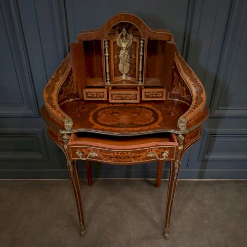 Bureau de dame en marqueterie fin XIXe forme rognon ornementé de bronze L9504