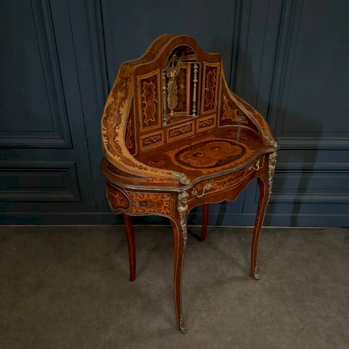 Bureau de dame en marqueterie fin XIXe forme rognon ornementé de bronze L9504