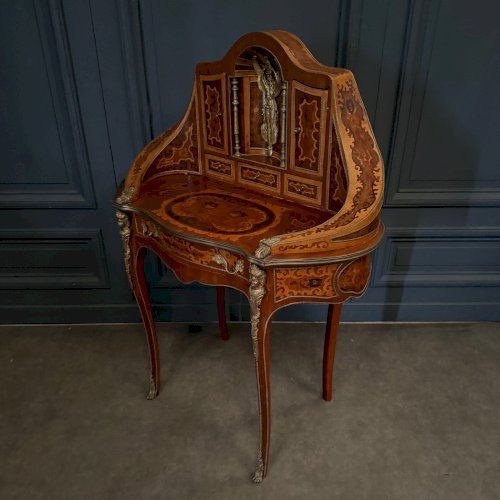 Bureau de dame en marqueterie fin XIXe forme rognon ornementé de bronze L9504