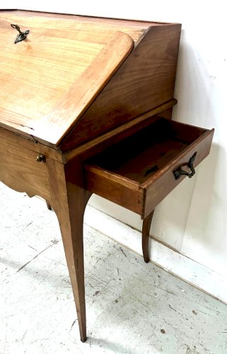 Bureau de pente en merisier massif XX siècle