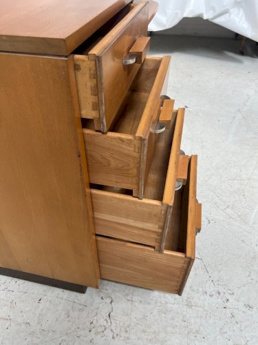 Bureau de style en placage de bois d'érable XX siècle