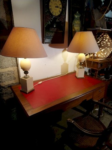 Bureau de style Louis Philippe en noyer.
