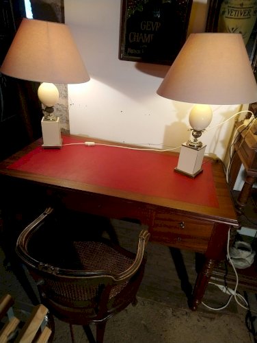 Bureau de style Louis Philippe en noyer.