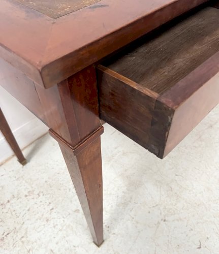 Bureau de style Louis XVI en acajou et placage XX siècle