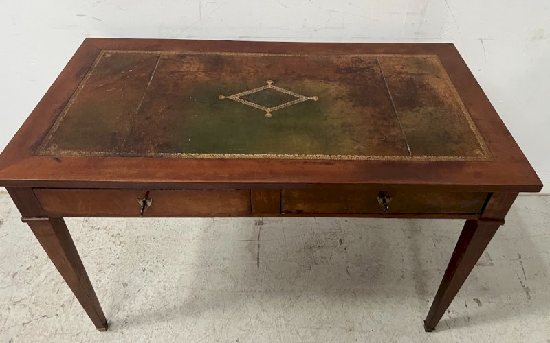 Bureau de style Louis XVI en acajou et placage XX siècle