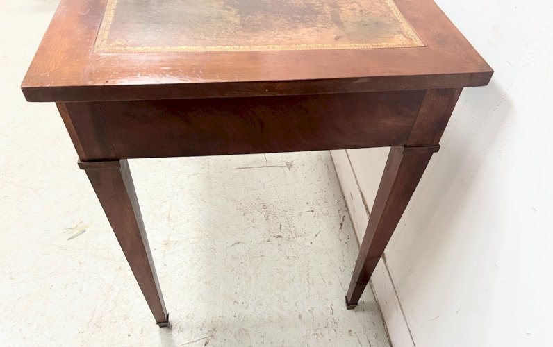 Bureau de style Louis XVI en acajou et placage XX siècle