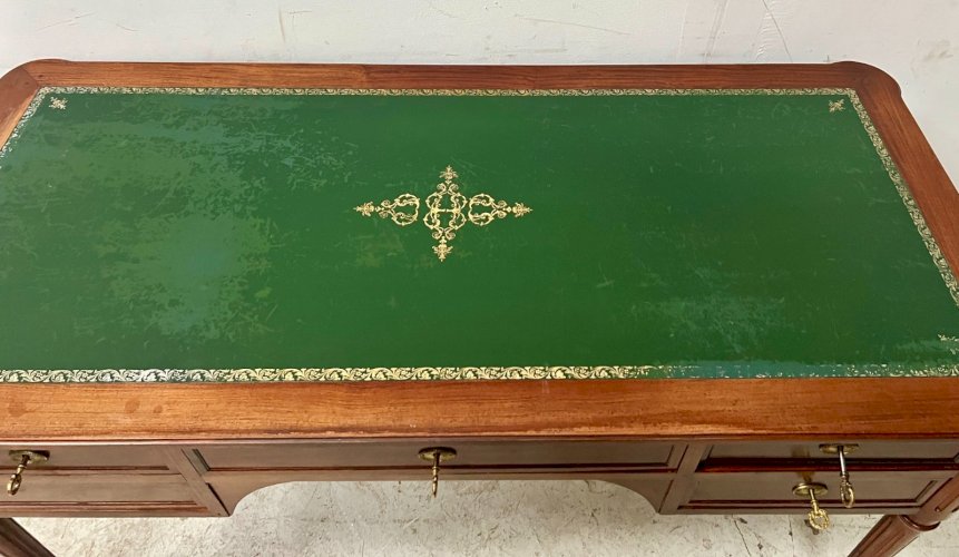 Bureau de style Louis XVI en acajou XX siècle