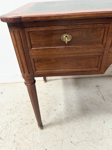 Bureau de style Louis XVI en acajou XX siècle