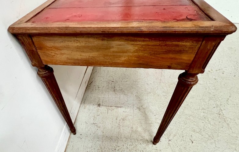 Bureau de style Louis XVI en hetre teinté XX siècle