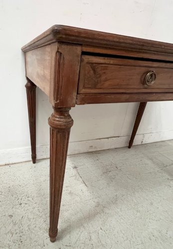 Bureau de style Louis XVI en hetre teinté XX siècle