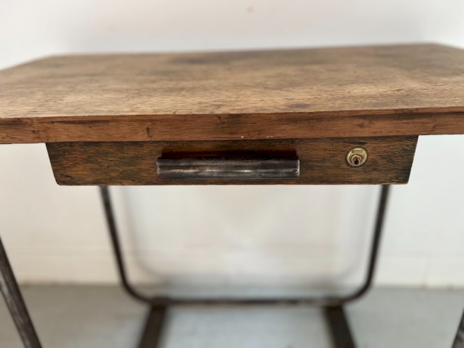 Bureau design en tube et plateau bois XX siècle