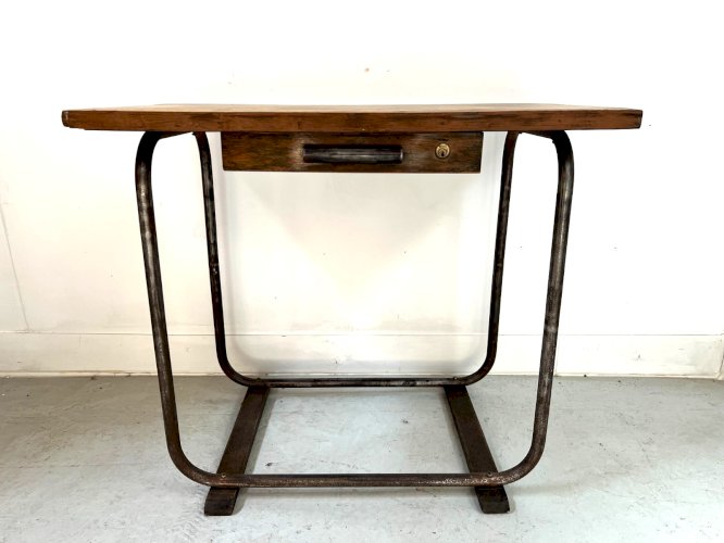 Bureau design en tube et plateau bois XX siècle