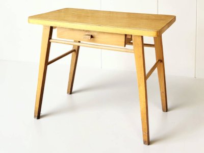Baumann children's desk