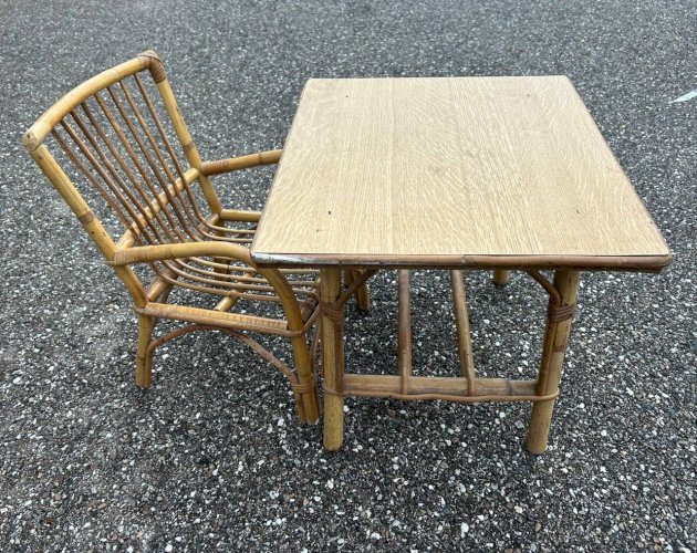Bureau et chaise enfant en rotin