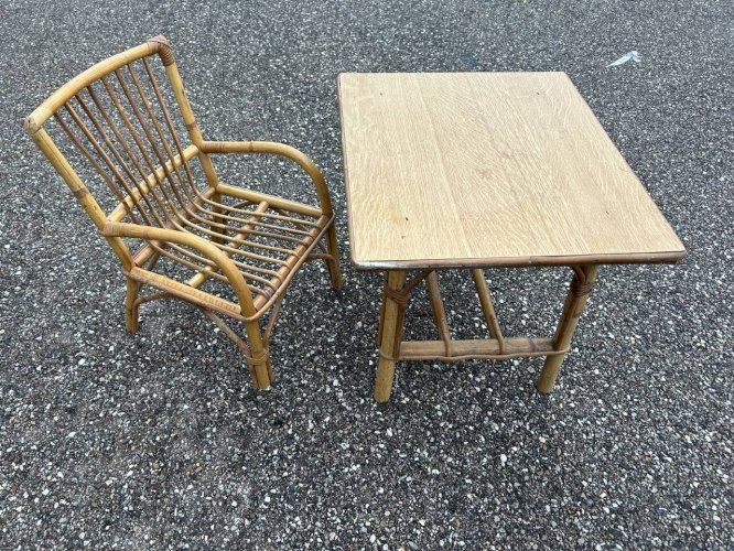 Bureau et chaise enfant en rotin