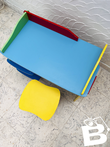 Bureau et tabouret denfant Multicolore