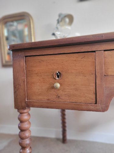 Bureau Louis Philippe à pieds tournés