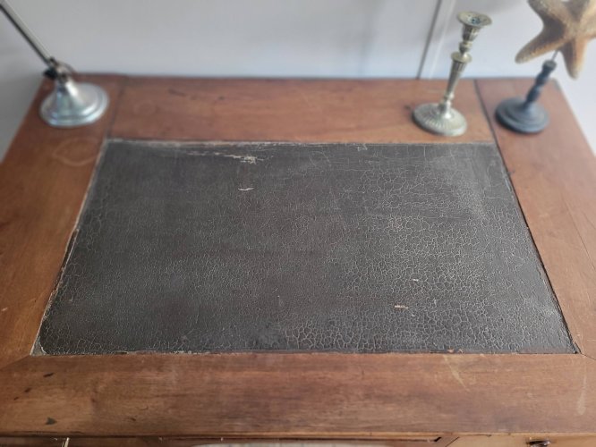 Bureau Louis Philippe à pieds tournés