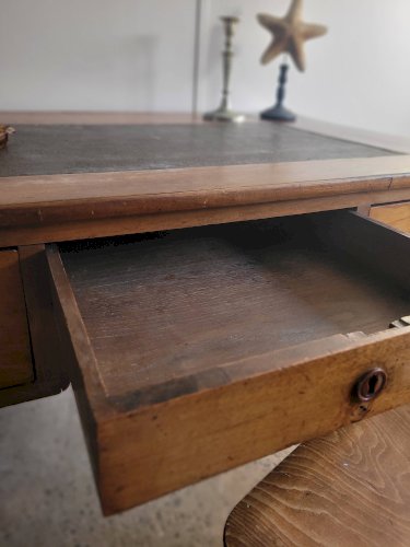 Bureau Louis Philippe à pieds tournés