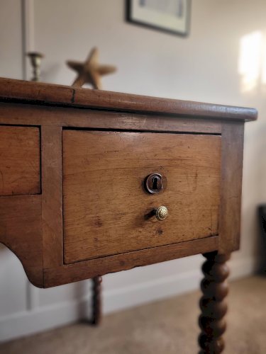 Bureau Louis Philippe à pieds tournés