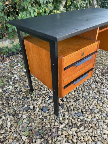 bureau moderniste  des années 50