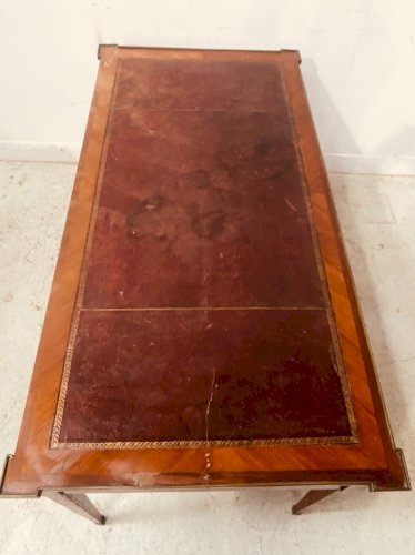 Bureau plat Louis XVI en placage d'acajou et bois de rose XVIII siècle