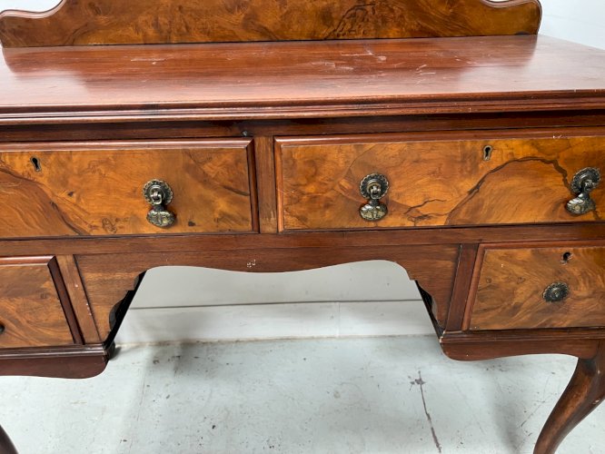 Bureau plat Regency en acajou et placage XIX siècle
