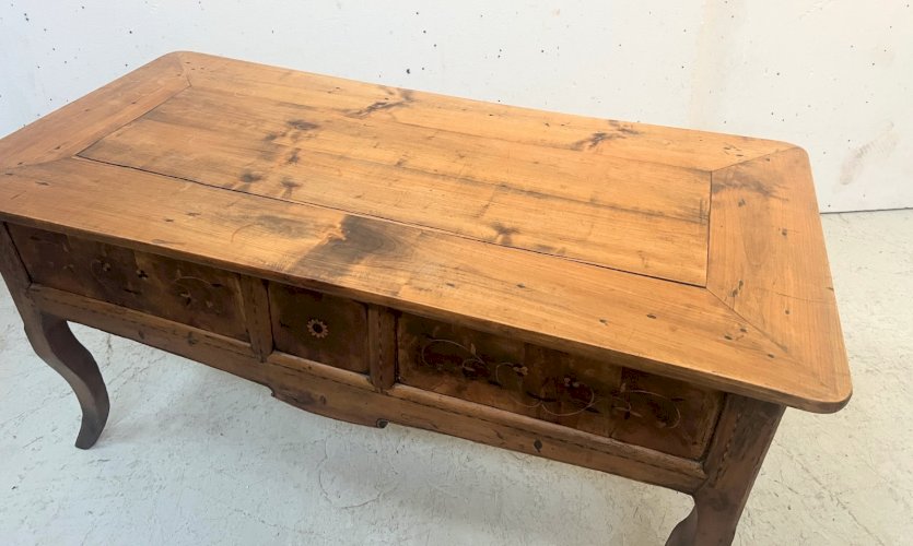 Bureau provincial marqueté en merisier massif XX siècle