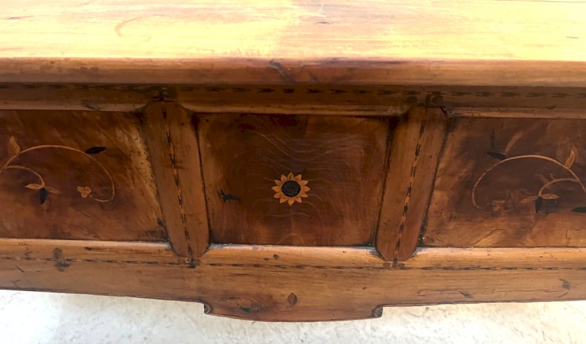 Bureau provincial marqueté en merisier massif XX siècle