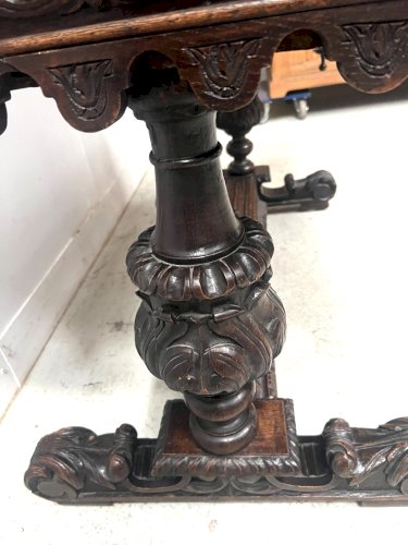 Bureau renaissance en chene sculpté XIX siècle