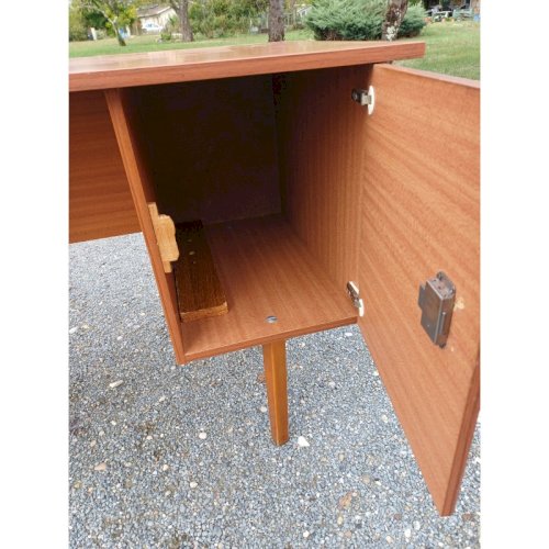 Bureau Vintage des Années 70 + Chaise