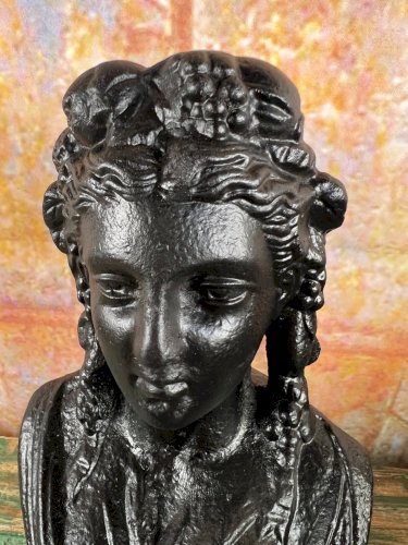 Buste ancien en fonte noire – Sculpture décorative “TERRE” – Style XIXe – 21 cm