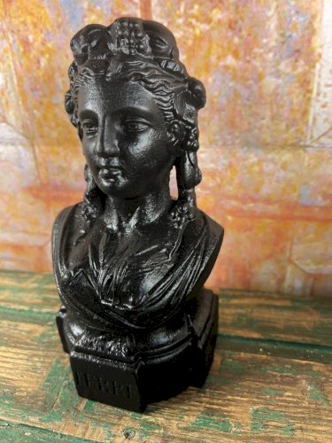 Buste ancien en fonte noire – Sculpture décorative “TERRE” – Style XIXe – 21 cm