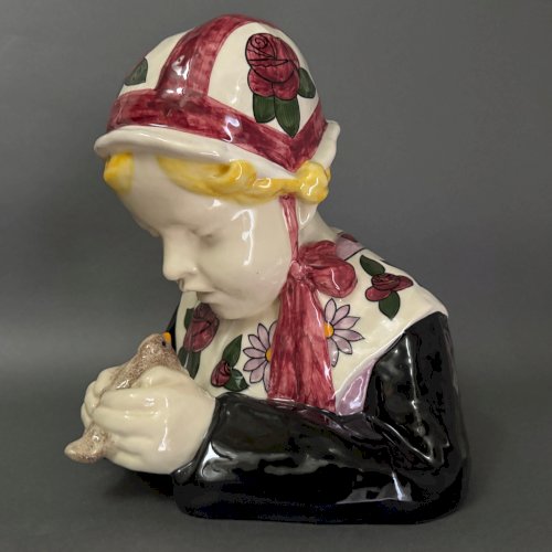 Buste de fillette à l'oiseau par Henriette Porson pour HB Quimper M3923