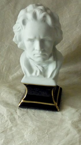 BUSTE EN BISCUIT BEETHOVEN THARAUD SOCLE PORCELAINE DE LIMOGES**