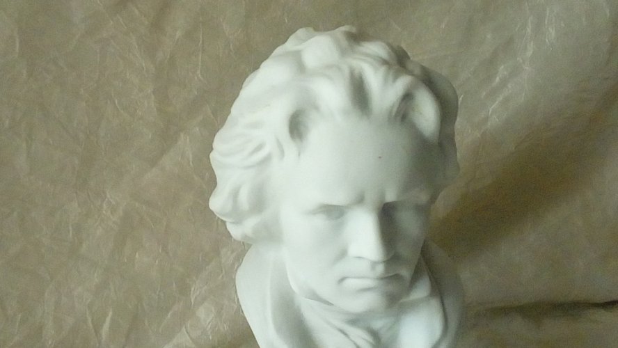 BUSTE EN BISCUIT BEETHOVEN THARAUD SOCLE PORCELAINE DE LIMOGES**