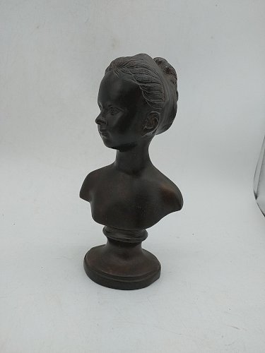 Buste en bronze de Louise Brogniart a patine brune . D ' après Houdon . 