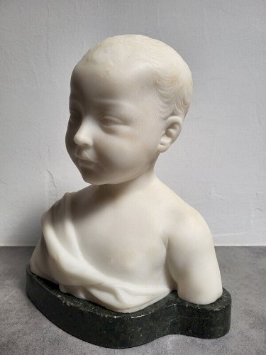 BUSTE EN MARBRE DE CARRARE D'UN JEUNE ENFANT