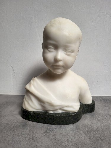 BUSTE EN MARBRE DE CARRARE D'UN JEUNE ENFANT