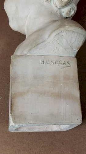 BUSTE EN TERRE CUITE SIGNE H BARGAS