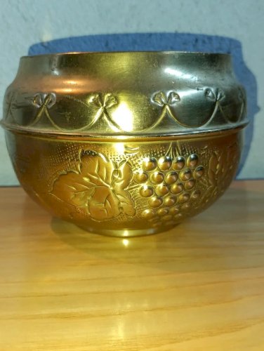 cache pot ancien en laiton à decor floral en bon etat general